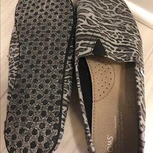 TOMS size 11
